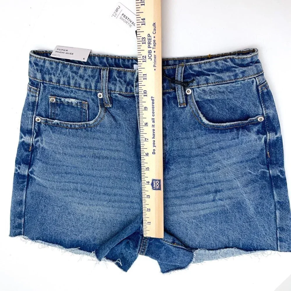 NEW Rue 21 Women's size 6 Jean Shorts Festival Shortie Super High Rise 90's Fit